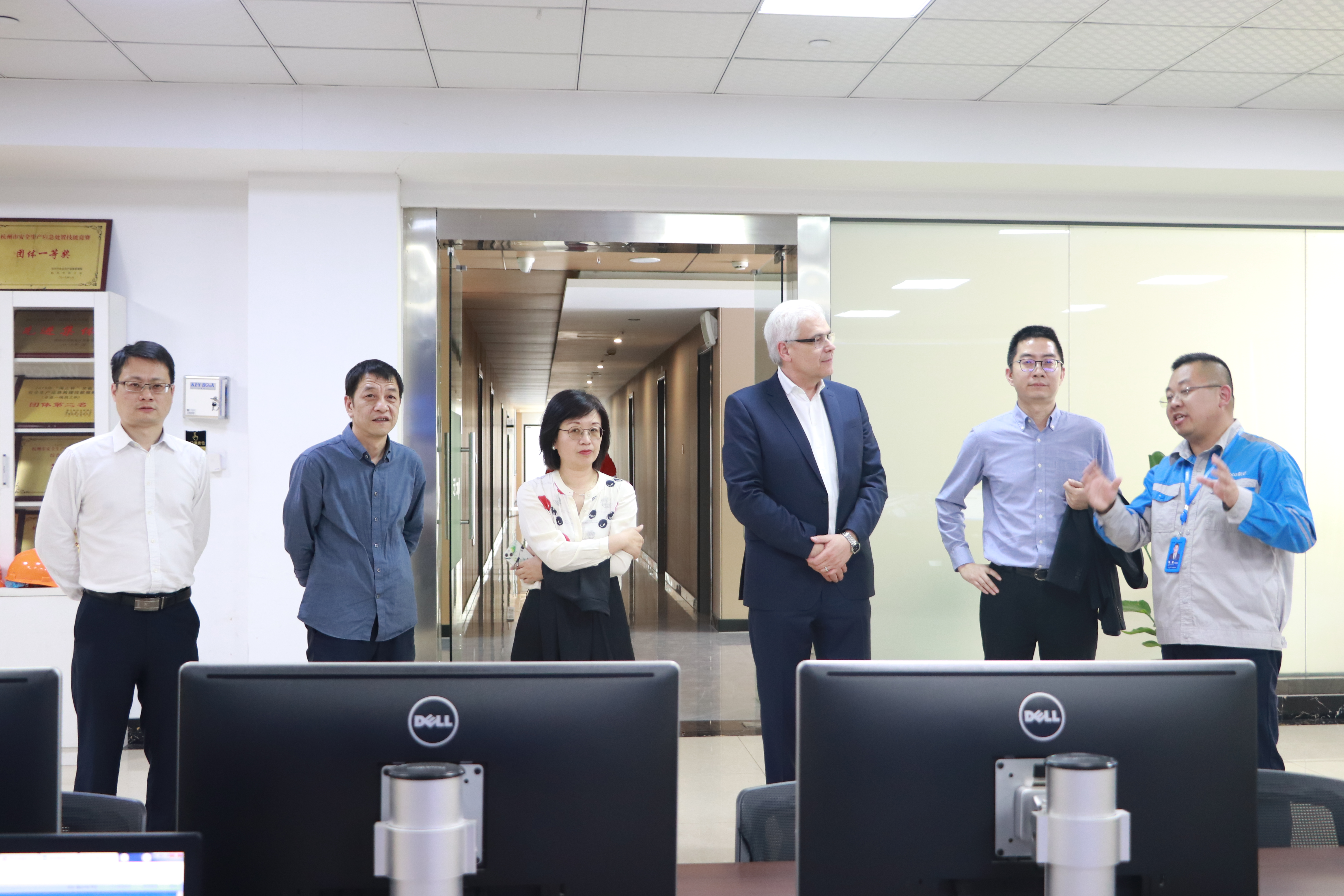 1683524570257181Fp7X.jpg 1683524570257181Fp7X.jpg